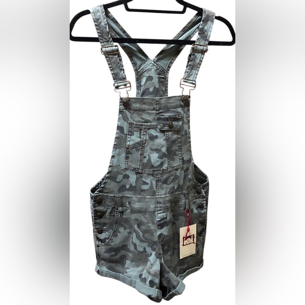 LEI N.W.T. Camouflage‎ Overalls in Green.Size Medium,Demi Overall Romper Strech